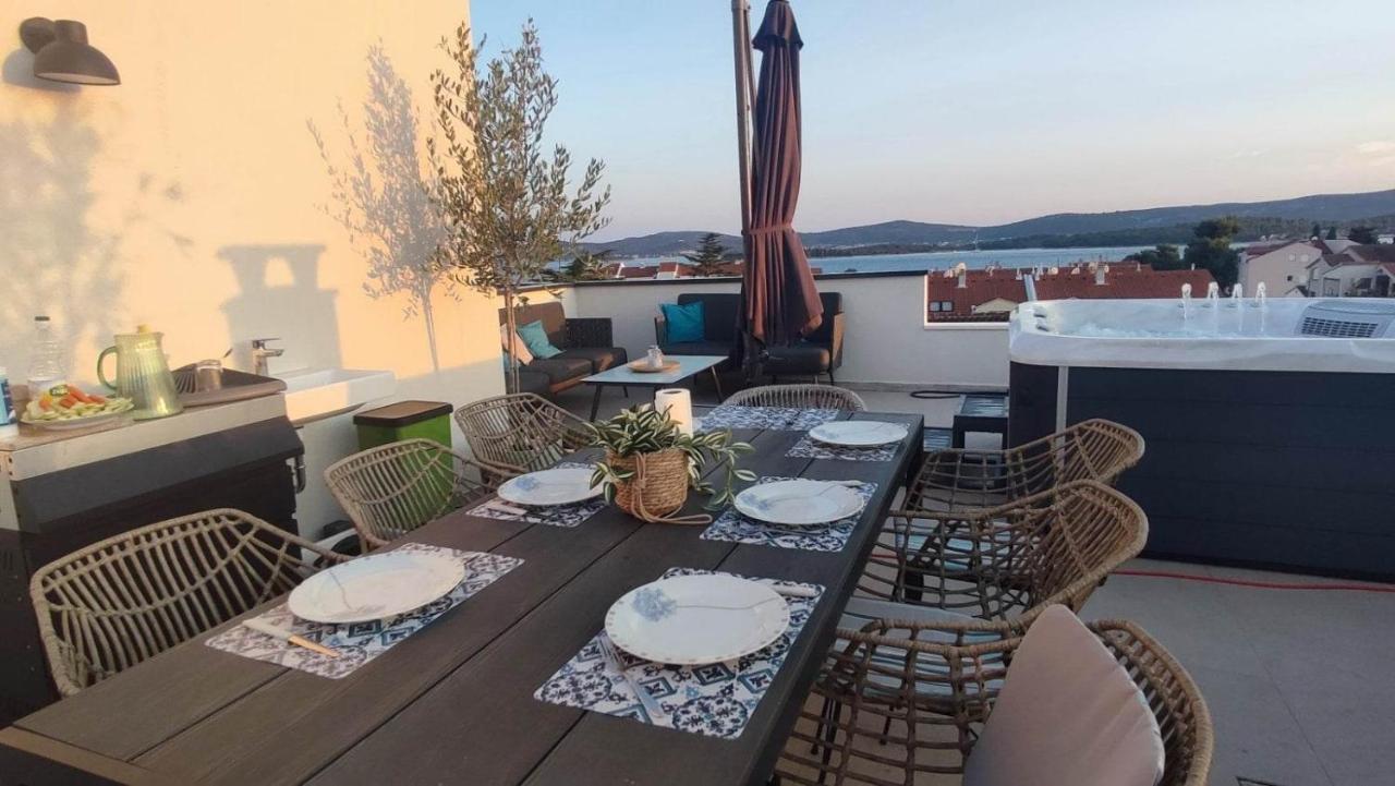 Penthouse Aurelia, Rooftop Terrace & Jacuzzi Апартаменты *